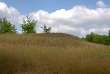 Памятник в хуторе Калиновка расстрелянному махновцами отряду красных