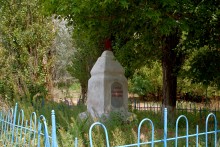 Памятник в хуторе Калиновка расстрелянному махновцами отряду красных