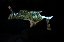 Выходы кварцита под названием Большой камень у хутора Нижнеерохин