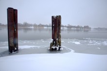 Старый швартовый столб у причала в Старочеркасской