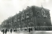 Примечательный дом на Сельмаше, на углу Металлургической и Сержантова