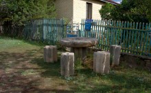 Гарнитур из катков и жернова на реке Быстрой