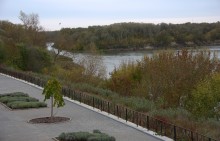 Набережная в Вёшенской