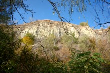 Песчаные горы и скалы на берегу Сухого Донца