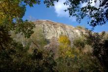 Песчаные горы и скалы на берегу Сухого Донца