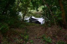 Лесная долина в окружении холмов на реке Быстрой