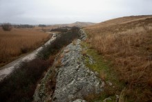 Скалистый гребень в долине реки Лихой