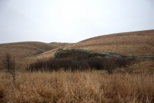 Скалистый гребень в долине реки Лихой