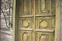 Старая дверь в брошенном курене в Кагальнике