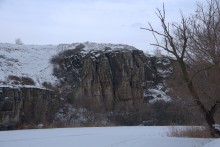 Зимние скалы на реке Быстрой