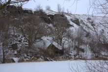 Зимние скалы на реке Быстрой