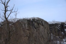 Зимние скалы на реке Быстрой