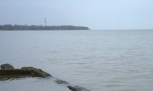 Следы былого рыбного промысла у Павло-Очаковской косы под глиняными обрывами