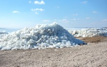 Нагон льда на берег в Таганрогском заливе