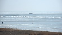 Нагон льда на берег в Таганрогском заливе