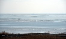 Нагон льда на берег в Таганрогском заливе