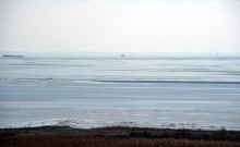 Нагон льда на берег в Таганрогском заливе