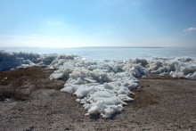 Нагон льда на берег в Таганрогском заливе