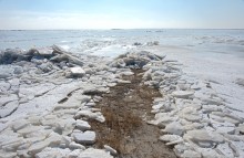 Нагон льда на берег в Таганрогском заливе