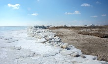 Нагон льда на берег в Таганрогском заливе