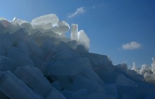 Нагон льда на берег в Таганрогском заливе