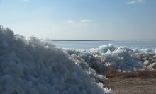 Нагон льда на берег в Таганрогском заливе