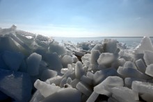 Нагон льда на берег в Таганрогском заливе