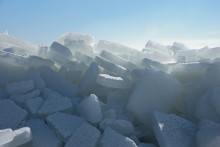 Нагон льда на берег в Таганрогском заливе