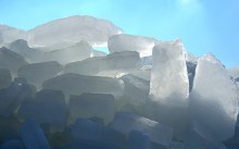 Нагон льда на берег в Таганрогском заливе