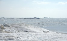 Нагон льда на берег в Таганрогском заливе