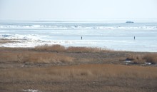 Нагон льда на берег в Таганрогском заливе