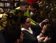 Мастер-класс по плетению маскировочной сети в Библионочь 2025 в ДГП