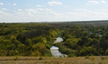 Река Быстрая, после жаркого и засушливого лета, может быть совсем не быстрой. Желтеют леса, цветёт вода.