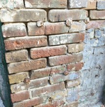 Гвозди в фасаде