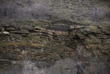 Гребля у скалы на реке Быстрой