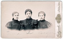 Ястребова Александра Алескандровна, ученица Пензенской II-й женской гимназии (Сашета - третья, слева направо)