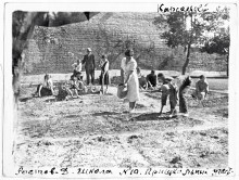 Карсаевский Михаил Фёдорович на пришкольном участке. Школа №10