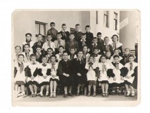 10.05.1957 4"Б" класс 20 школы внутри коллонады
