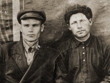 Марченко Степан Петрович. На фото слева. 