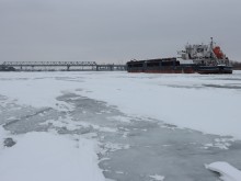 А как вам такая зарисовка. Вид с фарватера в конце января.