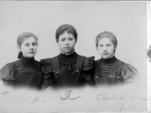 Карсаевская Александра (Ястребова) с подружками