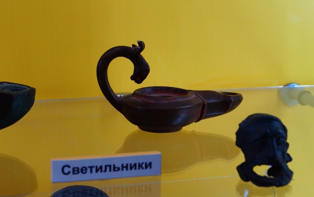 Танаис, светильник с лосиной головой. Танаис, светильник с лосиной головой.