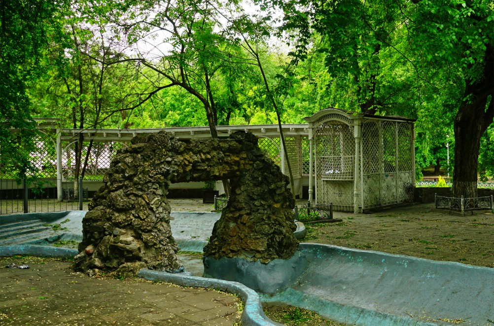 Фонтан "Грот" в парке Горького