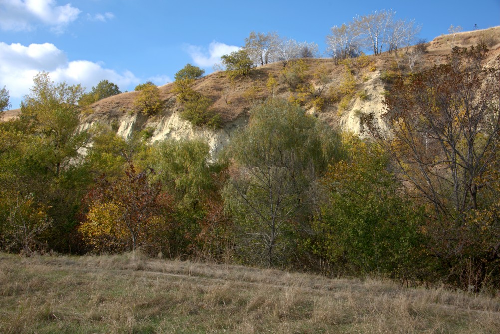Песчаные горы и скалы на берегу Сухого Донца
